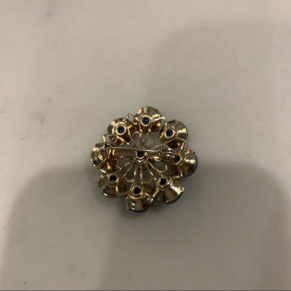 Periwinkle Blue Pearlized Starburst Jeweled Brooch - Picture 2 of 3